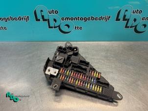 Gebruikte Zekeringkast BMW 5 serie (E60) 525i 24V Prijs € 35,00 Margeregeling aangeboden door Autodemontagebedrijf Otte