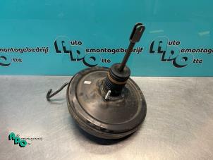 Gebruikte Rembekrachtiger Opel Astra H (L48) 1.6 16V Twinport Prijs € 25,00 Margeregeling aangeboden door Autodemontagebedrijf Otte