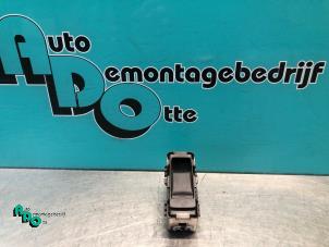 Gebruikte Ruit schakelaar elektrisch Dodge Caliber 2.0 16V Prijs € 10,00 Margeregeling aangeboden door Autodemontagebedrijf Otte