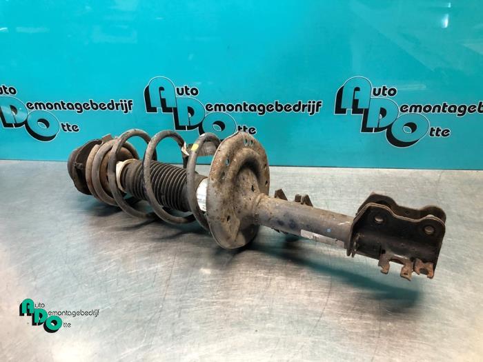 Schokdemperpoot links-voor van een Ford Ka II 1.2 2010