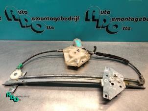 Gebruikte Raammechaniek 4Deurs rechts-voor Volvo V40 (VW) 1.8 16V Prijs € 20,00 Margeregeling aangeboden door Autodemontagebedrijf Otte