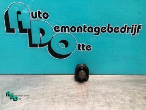 Gebruikte Spiegel Schakelaar Volkswagen Golf V (1K1) 1.4 TSI 122 16V Prijs € 5,00 Margeregeling aangeboden door Autodemontagebedrijf Otte