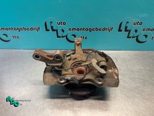 Gebruikte Fusee rechts-voor Dodge Caliber 2.0 16V Prijs € 40,00 Margeregeling aangeboden door Autodemontagebedrijf Otte