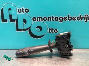 Gebruikte Pinker Schakelaar Opel Vivaro 2.0 CDTI Prijs € 15,00 Margeregeling aangeboden door Autodemontagebedrijf Otte