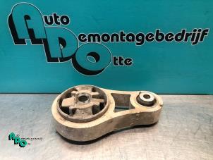Gebruikte Motorrubber Opel Vivaro 2.0 CDTI Prijs € 20,00 Margeregeling aangeboden door Autodemontagebedrijf Otte