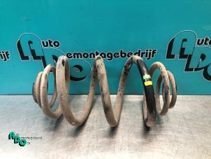 Gebruikte Schroefveer achter Opel Vivaro 2.0 CDTI Prijs € 10,00 Margeregeling aangeboden door Autodemontagebedrijf Otte