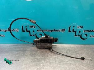 Gebruikte Deurslot Mechaniek 4Deurs rechts-voor Peugeot 207/207+ (WA/WC/WM) 1.6 16V VTRi Prijs € 15,00 Margeregeling aangeboden door Autodemontagebedrijf Otte