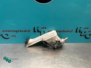 Gebruikte Hoofdremcilinder Opel Karl 1.0 12V Prijs € 25,00 Margeregeling aangeboden door Autodemontagebedrijf Otte