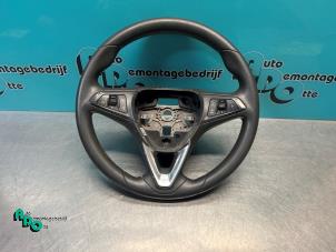 Gebruikte Stuurwiel Opel Karl 1.0 12V Prijs € 35,00 Margeregeling aangeboden door Autodemontagebedrijf Otte