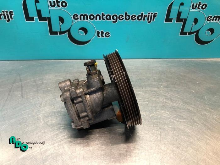 Gebruikte Pomp Servo Mitsubishi Outlander (CU) 2.0 16V 4x2 Prijs € 30,00 Margeregeling aangeboden door Autodemontagebedrijf Otte