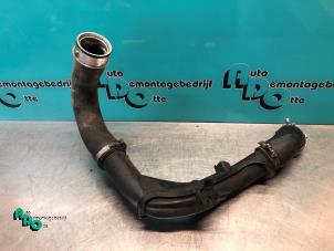 Gebruikte Intercooler Buis Volkswagen Golf VI (5K1) 2.0 TDI 16V Prijs € 20,00 Margeregeling aangeboden door Autodemontagebedrijf Otte
