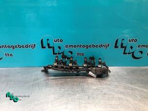 Gebruikte Injector brug Renault Twingo II (CN) 1.2 16V Prijs € 40,00 Margeregeling aangeboden door Autodemontagebedrijf Otte