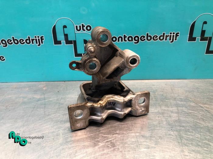 Gebruikte Motorsteun Renault Twingo II (CN) 1.2 16V Prijs € 15,00 Margeregeling aangeboden door Autodemontagebedrijf Otte