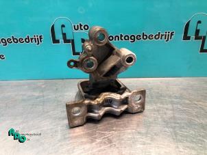 Gebruikte Motorsteun Renault Twingo II (CN) 1.2 16V Prijs € 15,00 Margeregeling aangeboden door Autodemontagebedrijf Otte