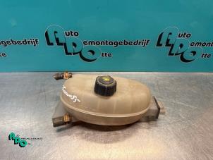 Gebruikte Expansievat Renault Trafic New (FL) 2.0 dCi 16V 90 Prijs € 20,00 Margeregeling aangeboden door Autodemontagebedrijf Otte