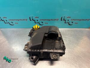 Gebruikte Luchtfilterhuis Renault Trafic New (FL) 2.0 dCi 16V 90 Prijs € 40,00 Margeregeling aangeboden door Autodemontagebedrijf Otte