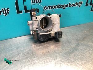 Gebruikte Gasklephuis Opel Astra H SW (L35) 1.6 16V Twinport Prijs € 10,00 Margeregeling aangeboden door Autodemontagebedrijf Otte