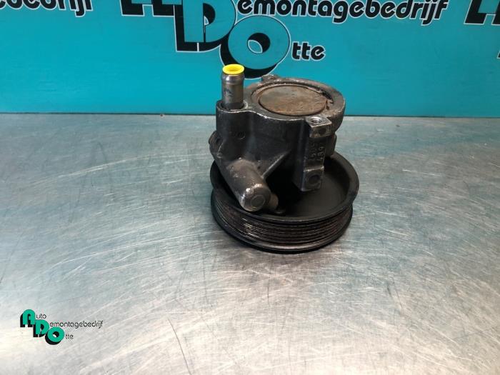 Gebruikte Pomp Servo Renault Trafic New (FL) 2.0 dCi 16V 90 Prijs € 45,00 Margeregeling aangeboden door Autodemontagebedrijf Otte