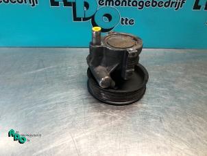 Gebruikte Stuurpomp Renault Trafic New (FL) 2.0 dCi 16V 90 Prijs € 45,00 Margeregeling aangeboden door Autodemontagebedrijf Otte