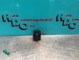 Gebruikte Licht Schakelaar Opel Agila (A) 1.2 16V Twin Port Prijs € 15,00 Margeregeling aangeboden door Autodemontagebedrijf Otte