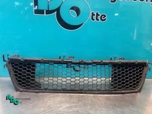 Gebruikte Bumper Rooster Dacia Sandero I (BS) 1.2 16V Prijs € 30,00 Margeregeling aangeboden door Autodemontagebedrijf Otte