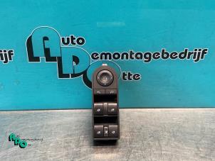 Gebruikte Ruit schakelaar elektrisch Opel Zafira (M75) 2.2 16V Direct Ecotec Prijs € 35,00 Margeregeling aangeboden door Autodemontagebedrijf Otte