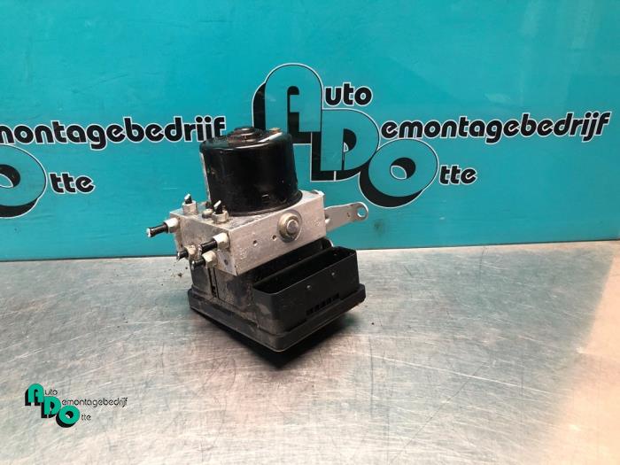 Gebruikte ABS Pomp BMW 3 serie (E90) 318i 16V Prijs € 100,00 Margeregeling aangeboden door Autodemontagebedrijf Otte