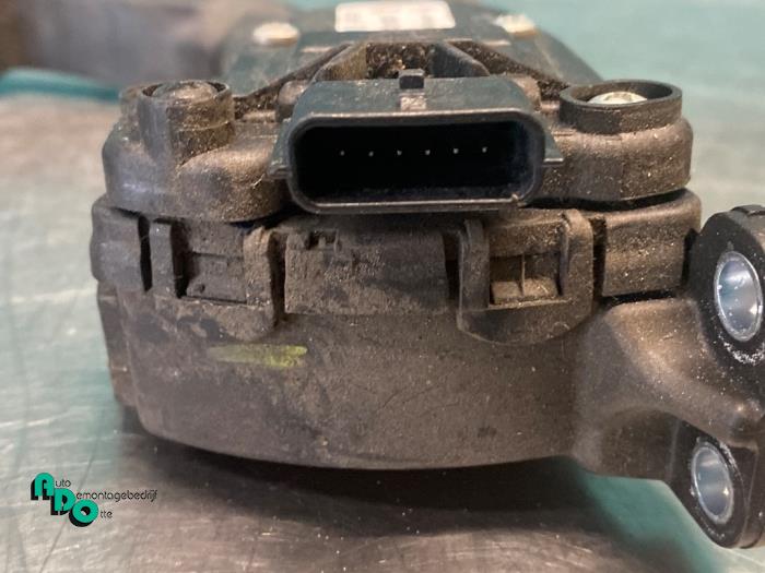 Gaspedaalpositie Sensor van een Renault Twingo II (CN) 1.2 16V 2011