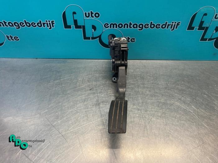 Gaspedaalpositie Sensor van een Renault Twingo II (CN) 1.2 16V 2011