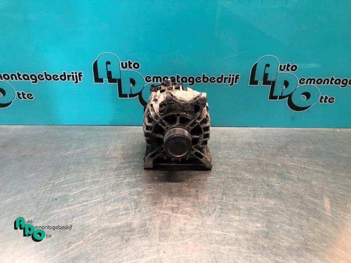 Gebruikte Alternator Mercedes B (W245) 2.0 B-200 16V Prijs € 40,00 Margeregeling aangeboden door Autodemontagebedrijf Otte