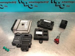 Gebruikte Kontaktslot + computer Renault Clio IV (5R) 0.9 Energy TCE 90 12V Prijs € 125,00 Margeregeling aangeboden door Autodemontagebedrijf Otte