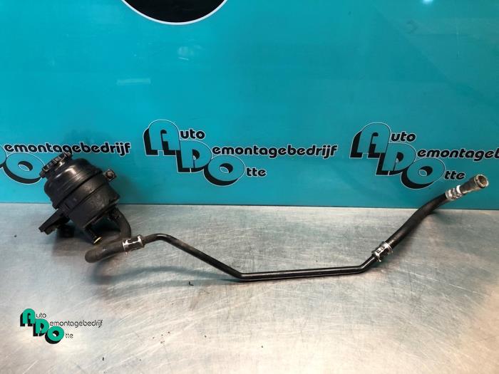 Gebruikte Servo Oliereservoir BMW 3 serie (E90) 318i 16V Prijs € 10,00 Margeregeling aangeboden door Autodemontagebedrijf Otte