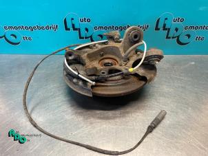 Gebruikte Fusee rechts-achter BMW 3 serie (E90) 318i 16V Prijs € 100,00 Margeregeling aangeboden door Autodemontagebedrijf Otte