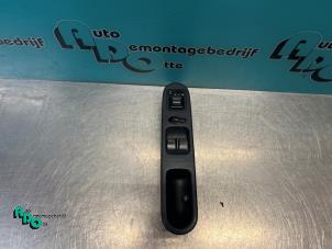 Gebruikte Schakelaar Elektrisch Raam Honda HR-V (GH) 1.6 16V 4x2 Prijs € 50,00 Margeregeling aangeboden door Autodemontagebedrijf Otte