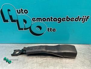 Gebruikte Veiligheidsgordel Insteek rechts-voor Toyota Aygo (B10) 1.0 12V VVT-i Prijs € 10,00 Margeregeling aangeboden door Autodemontagebedrijf Otte