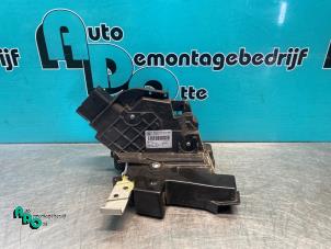 Gebruikte Slotmechaniek Portier 4Deurs links-voor Ford Mondeo IV Wagon 1.8 TDCi 125 16V Prijs € 20,00 Margeregeling aangeboden door Autodemontagebedrijf Otte