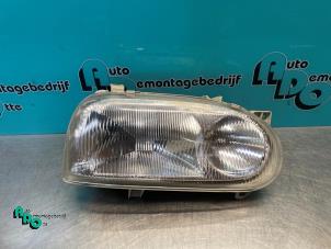 Gebruikte Rechter Koplamp Volkswagen Golf III (1H1) 1.6 i Prijs € 10,00 Margeregeling aangeboden door Autodemontagebedrijf Otte