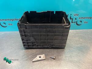 Gebruikte Accubak Renault Twingo II (CN) 1.2 Prijs € 25,00 Margeregeling aangeboden door Autodemontagebedrijf Otte