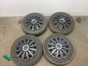 Gebruikte Velgen set + banden Peugeot 107 1.0 12V Prijs € 175,00 Margeregeling aangeboden door Autodemontagebedrijf Otte