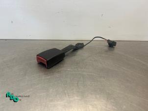 Gebruikte Veiligheidsgordel Insteek links-voor Renault Clio III (BR/CR) 1.4 16V Prijs € 25,00 Margeregeling aangeboden door Autodemontagebedrijf Otte