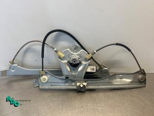 Gebruikte Raammechaniek 4Deurs links-voor Renault Clio III (BR/CR) 1.4 16V Prijs € 20,00 Margeregeling aangeboden door Autodemontagebedrijf Otte