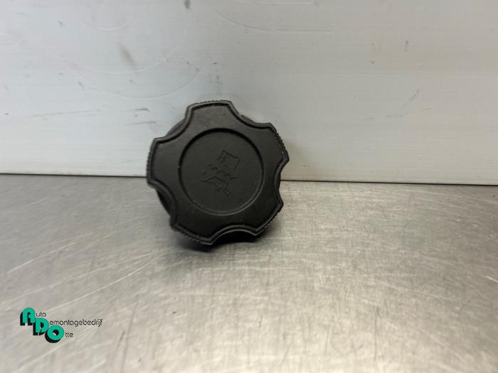 Gebruikte Oliedop Chevrolet Spark (M300) 1.0 16V Bifuel Prijs € 15,00 Margeregeling aangeboden door Autodemontagebedrijf Otte