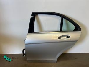 Gebruikte Deur 4Deurs links-achter Mercedes C (W204) 1.8 C-200K 16V Prijs € 120,00 Margeregeling aangeboden door Autodemontagebedrijf Otte