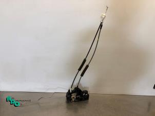 Gebruikte Deurslot Mechaniek 4Deurs rechts-achter Chevrolet Spark (M300) 1.0 16V Bifuel Prijs € 10,00 Margeregeling aangeboden door Autodemontagebedrijf Otte