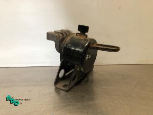 Gebruikte Motorsteun Chevrolet Spark (M300) 1.0 16V Bifuel Prijs € 10,00 Margeregeling aangeboden door Autodemontagebedrijf Otte