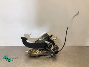 Gebruikte Handrem Mechaniek Mercedes C (W204) 1.8 C-200K 16V Prijs € 35,00 Margeregeling aangeboden door Autodemontagebedrijf Otte
