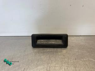 Gebruikte Schakelaar achterklep Skoda Fabia II Combi 1.2i 12V Prijs € 15,00 Margeregeling aangeboden door Autodemontagebedrijf Otte