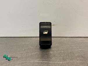 Gebruikte Raam schakelaar elektrisch Peugeot 308 (4A/C) 1.6 VTI 16V Prijs € 10,00 Margeregeling aangeboden door Autodemontagebedrijf Otte