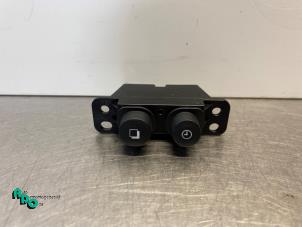 Gebruikte Schakelaar Nissan Note (E12) 1.2 68 Prijs € 10,00 Margeregeling aangeboden door Autodemontagebedrijf Otte