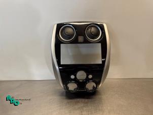 Gebruikte Luchtrooster Dashboard Nissan Note (E12) 1.2 68 Prijs € 25,00 Margeregeling aangeboden door Autodemontagebedrijf Otte